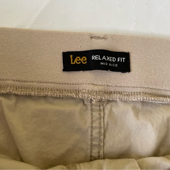 Lee Relaxed Fit Mid Rise Women’s Size 18 98% cotton 2% Spandex Khaki color - Picture 7 of 13